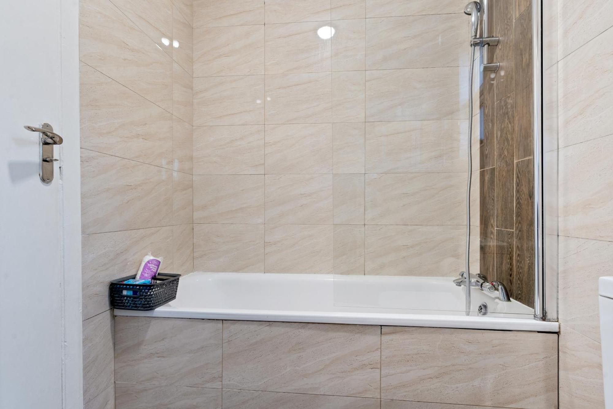 Stylish 2 Bed Apartment Near Central ロンドン エクステリア 写真